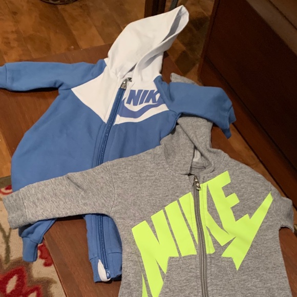 2 Nike baby sleepers with hoodies - Picture 2 of 3